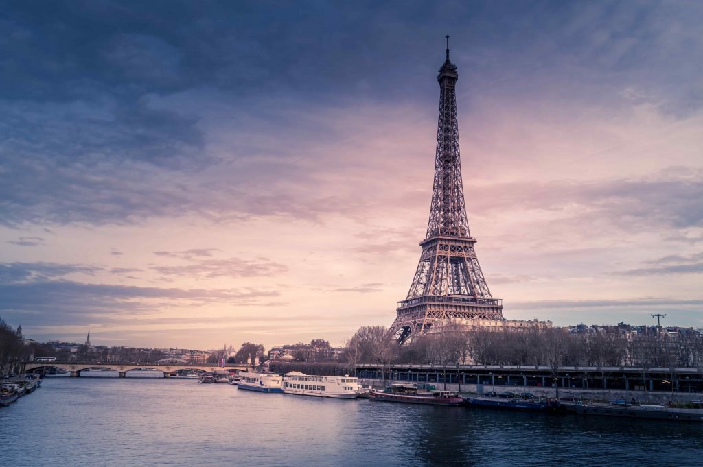 Agence web Paris : 8 raisons de collaborer avec une agence 1